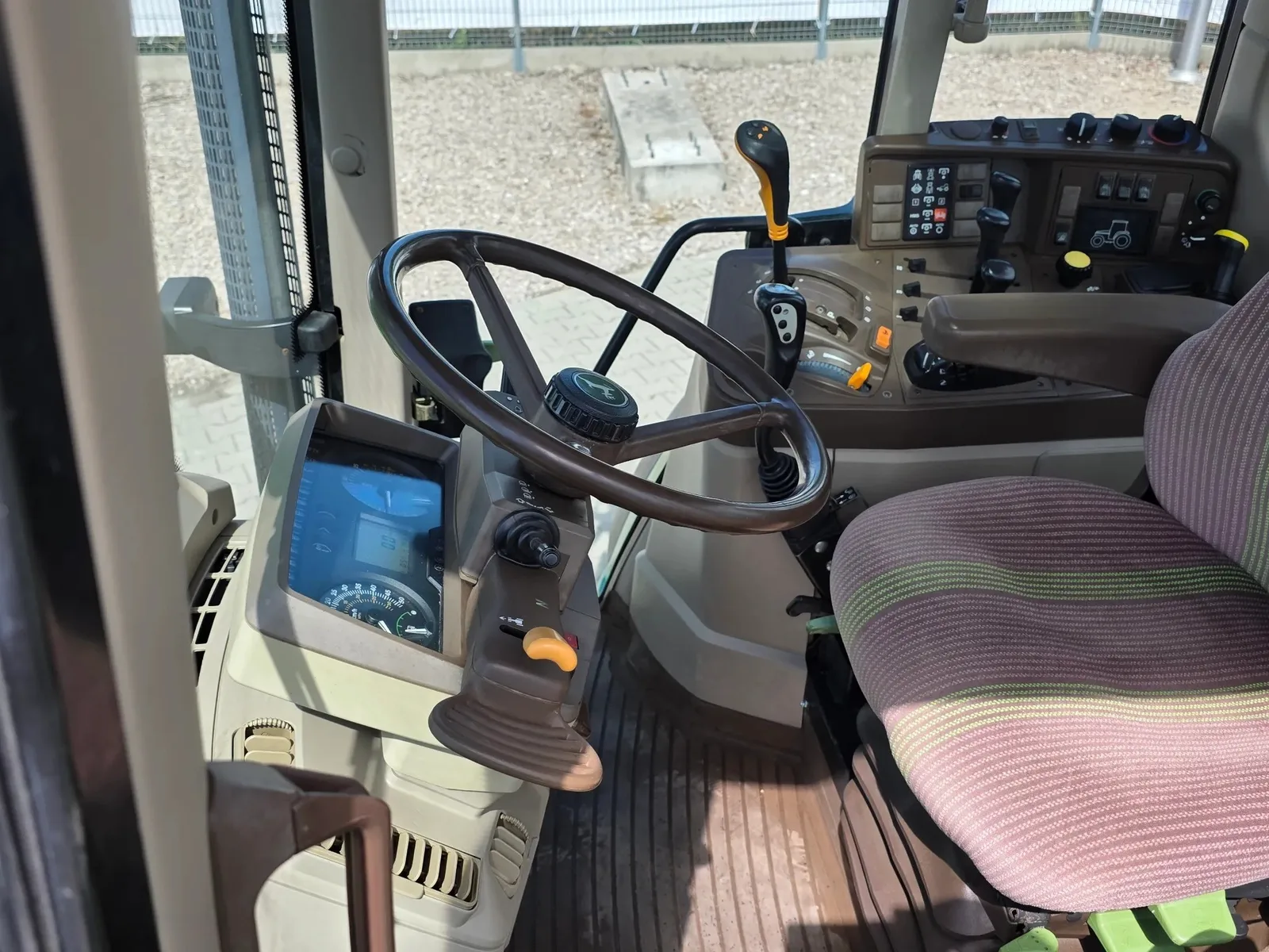 John Deere 6320 — foto 13