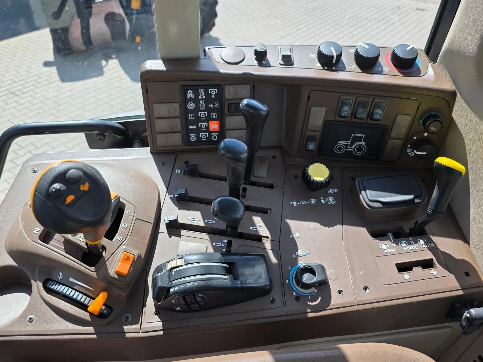 John Deere 6320 — foto 16