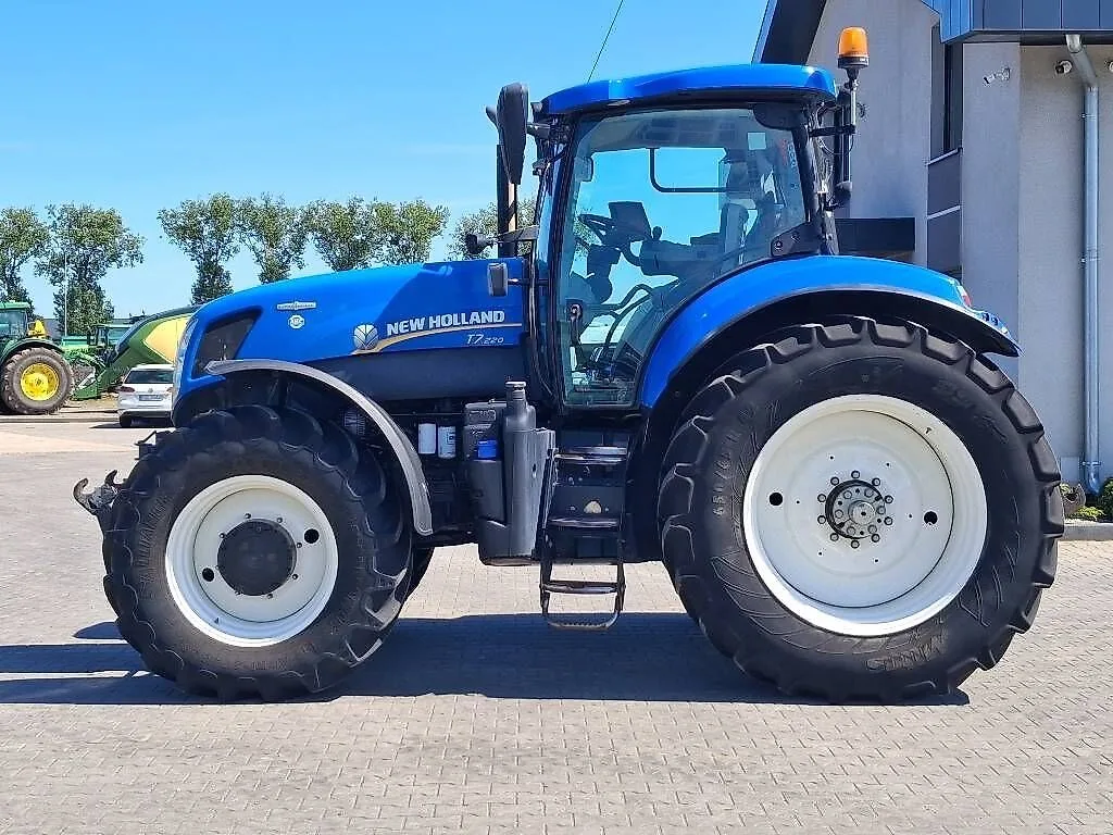 New Holland T7.220 — foto 2
