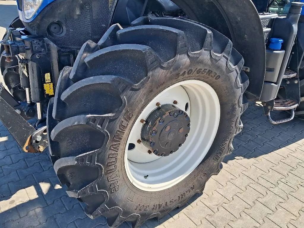 New Holland T7.220 — foto 9