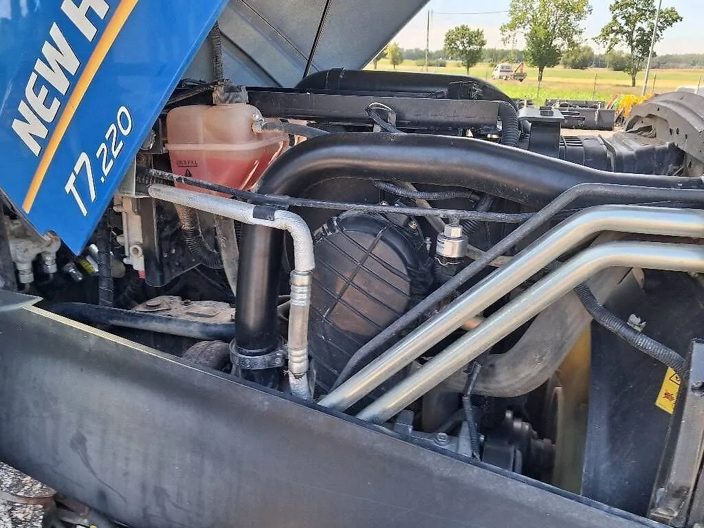 New Holland T7.220 — foto 13