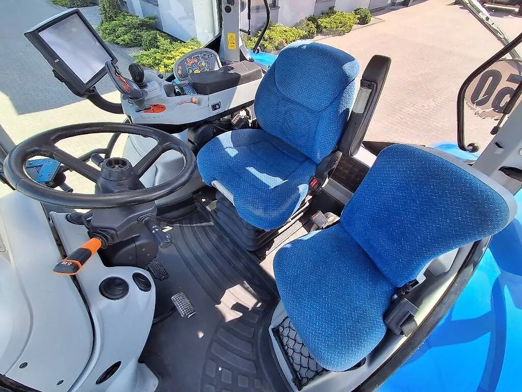 New Holland T7.220 — foto 14