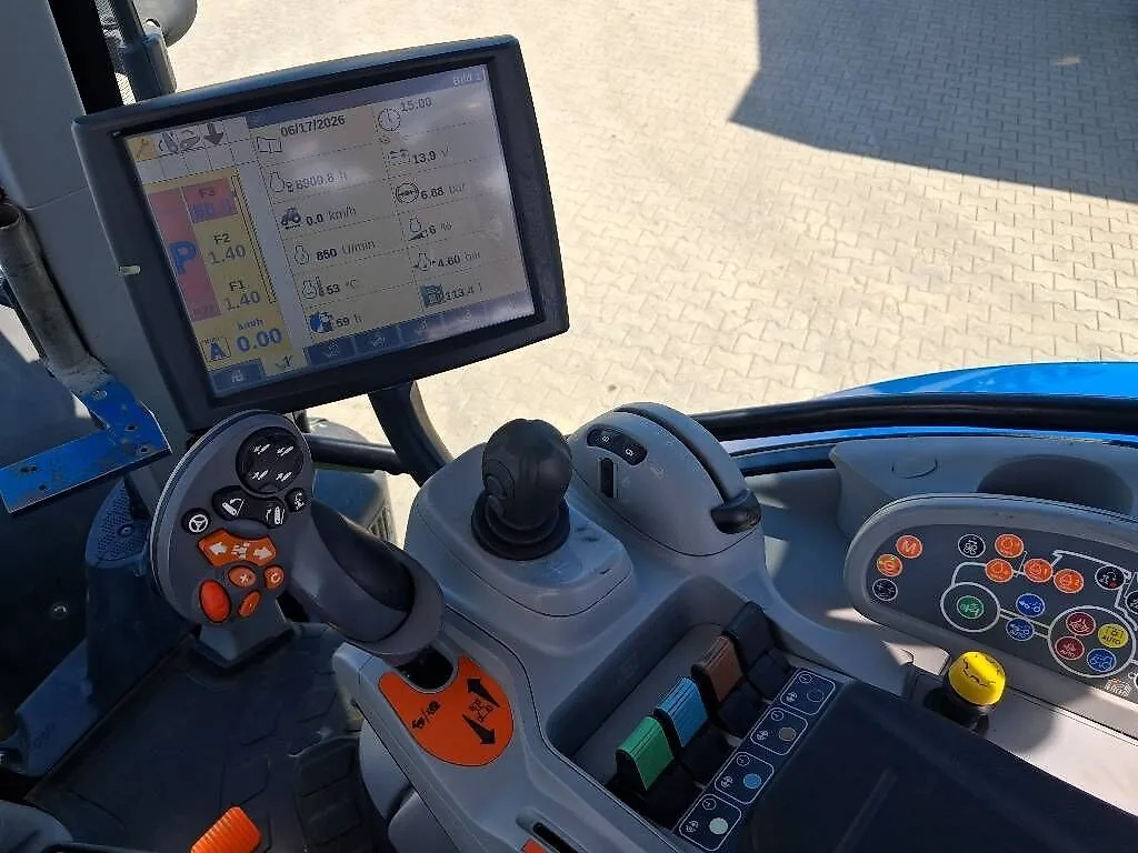 New Holland T7.220 — foto 15