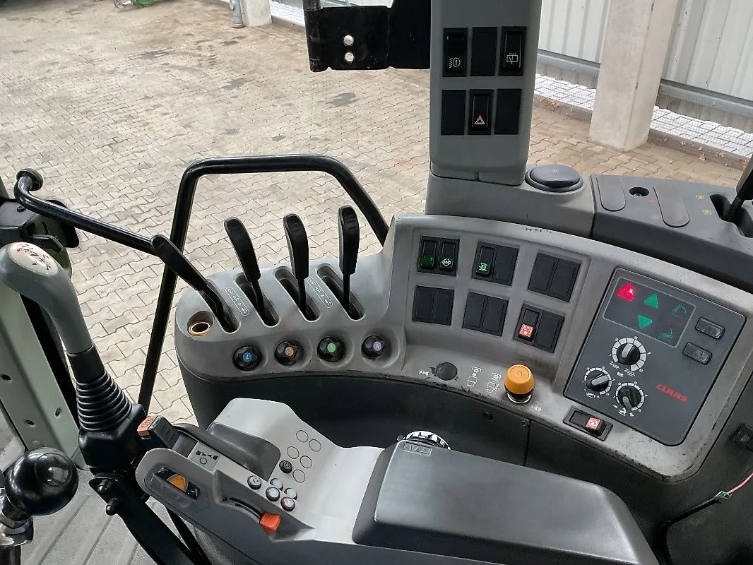 Claas Arion 630 — foto 12