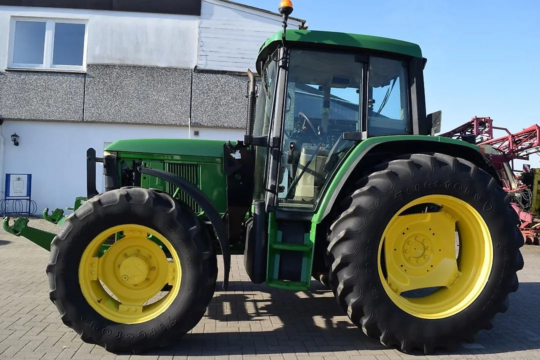 John Deere 6410